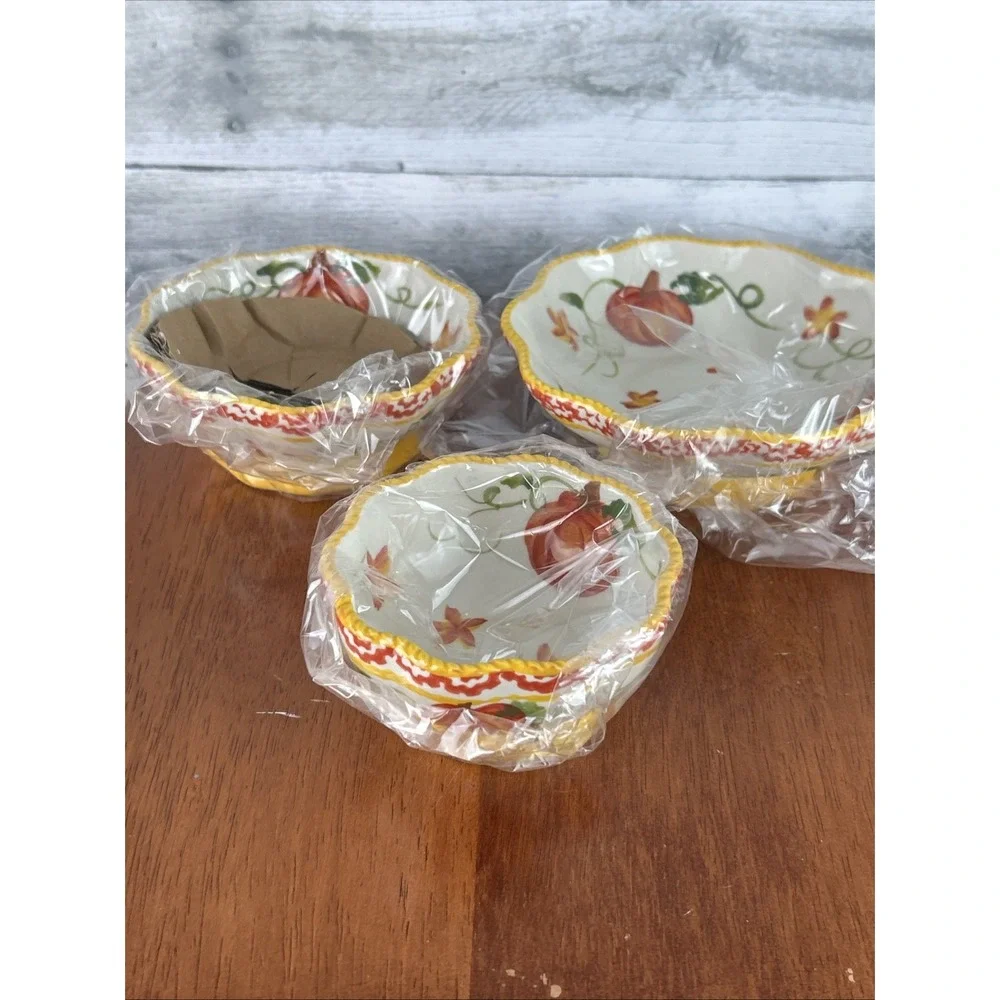 Temp-tations By Tara Pumpkin Patch 7 Piece Set With Lids 3 Platters 4 Bowls